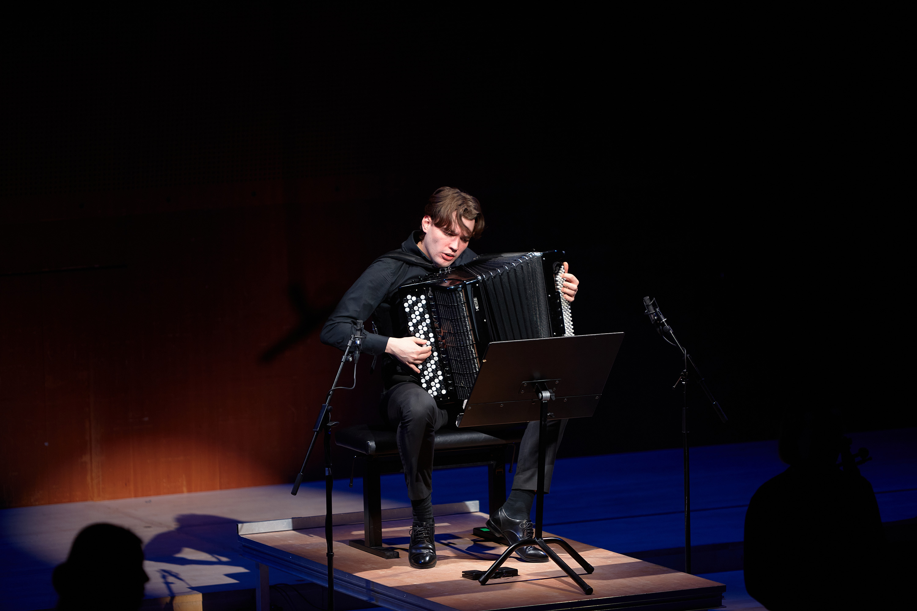 Luca Bello in Athanasia Kotronia's piece »Hydraulis«. © PR