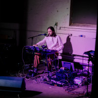 Kaj Duncan David og Scenatet I Mayhem under opførelsen af Davids »Only birds know how to call the sun and they do it every morning«. © Tobias Nicolai