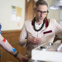 Swiss artist Flo Kaufmann highlighted how counter-Enlightenment thinking, wave therapy, and bourgeois occultism around the turn of the century influenced the emergence of electroacoustic music. Visual art has its Hilma af Klint – but what marginalized composers/occultists might still be undiscovered? © Greg Clement 