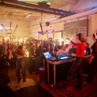 Article3 er en samisk DJ-duo bestående af Alice Marie Jektevik og Petra Laiti. © Alexey Tsalko