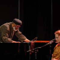 Pat Thomas og Stavanger-bandet Kitchen Orchestra. © Carlos H. Juica