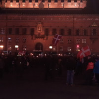 Demonstration organized by Men in Black at Copenhagen City Hall Square, March 2021. © FunkMonk / Wikimedia Commons (CC BY-SA 4.0).