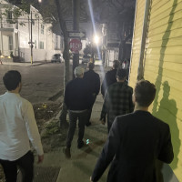 I New Orleans opdager Tværs, at deres egen musik måske slet ikke er så anderledes end byen selv: eklektisk, uforudsigelig, skramlet – en klanglig jambalaya. © Andreo Michaelo Mielczarek