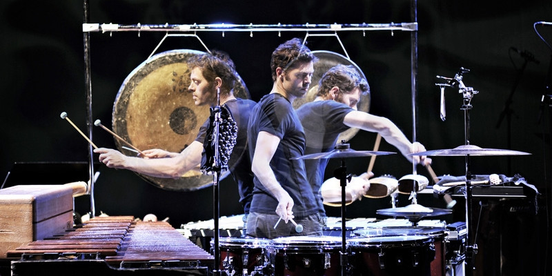 Percussionist Mathias Reumert, leder af EKKKOZONE ensemble opfører Stockhausen. Foto: Alexander Banck-Petersen / PR foto Percussionist Mathias Reumert, leder af EKKKOZONE ensemble opfører Stockhausen. Foto: Alexander Banck-Petersen / PR foto