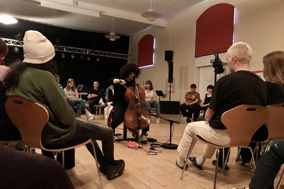 Okkyung Lee gav koncert på Musikefterskolen i Humble. © Jon Albjerg Ravnholt