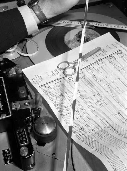 Score in Cologne Studio für Elektronische Musik with edited tape and Nam June Paik's experimental film loop »Zen for film«. © PR