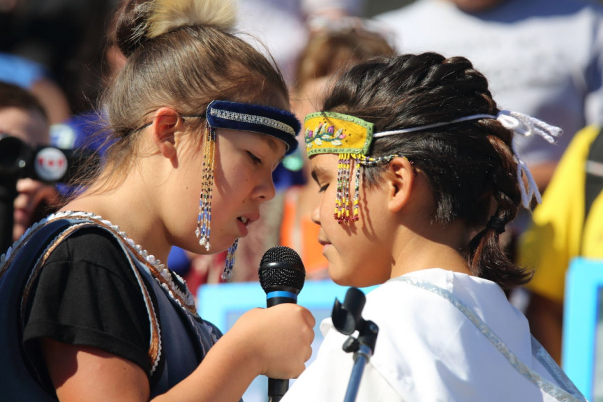 Young Inuit throat singers in Ottawa, Canada. © Art Babych/Shutterstock.com Young Inuit throat singers in Ottawa, Canada. © Art Babych/Shutterstock.com